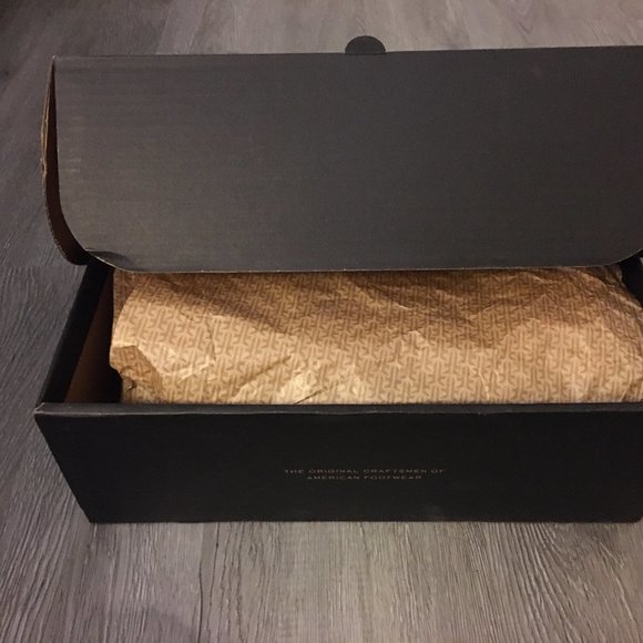 FRYE CHELSEA BOOTS - NEW - SIZE 11 - RARE - Picture 7 of 7